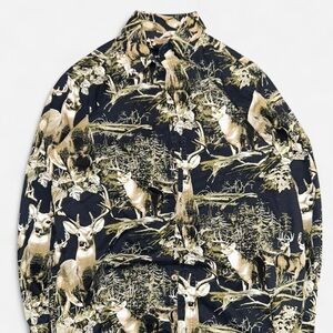 Rugged Earth Outfitters deer pattern cameo button-down shirt size M